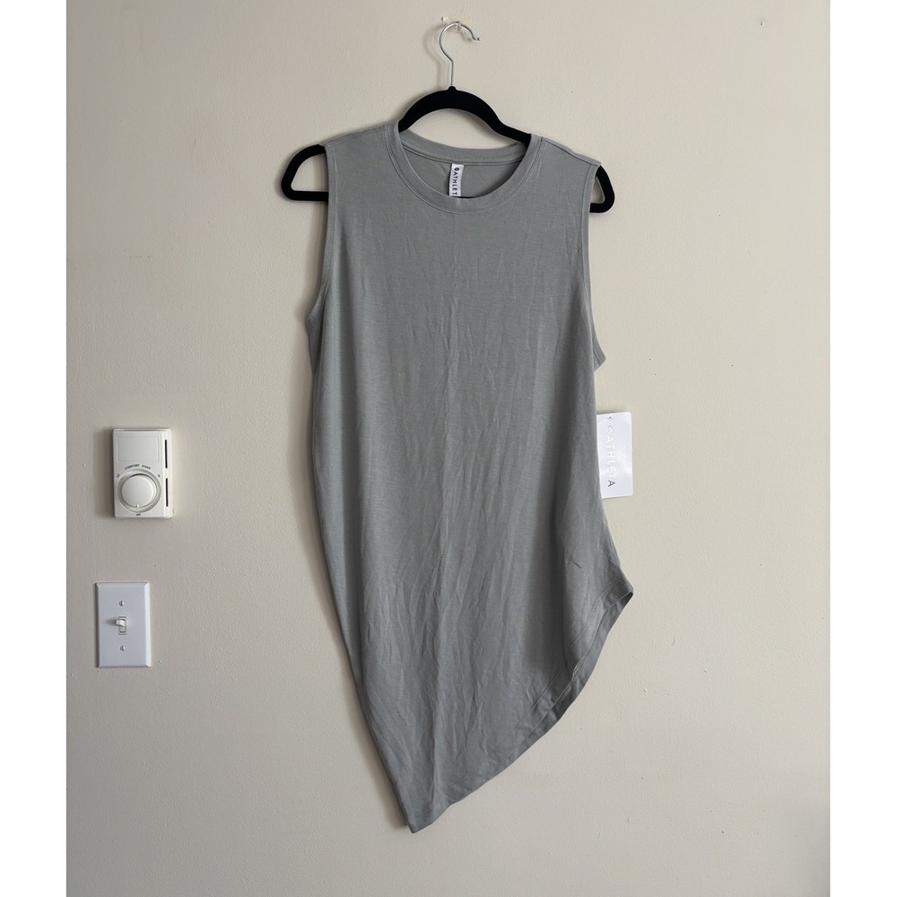 NWT‎ Athleta Cloudlight Restore Asymmetrical Top Medium Green Stretch Workout